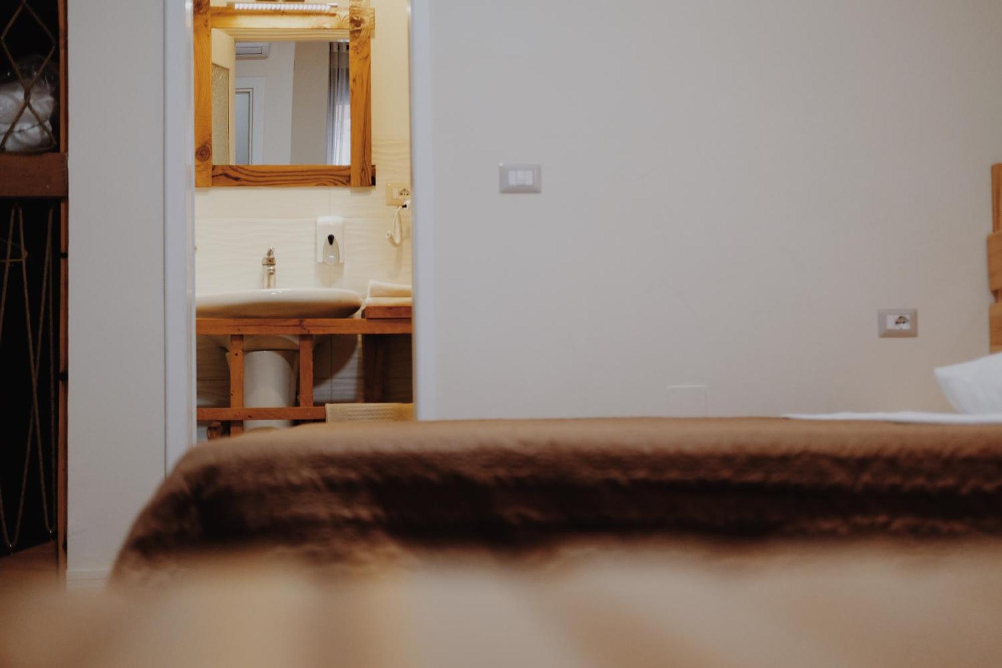 At Pikotiko'S - Korca City Rooms For Rent Exterior foto